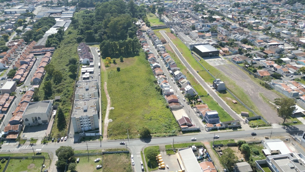Imagem de um condomínio de lotes à venda em Curitiba, no bairro Xaxim